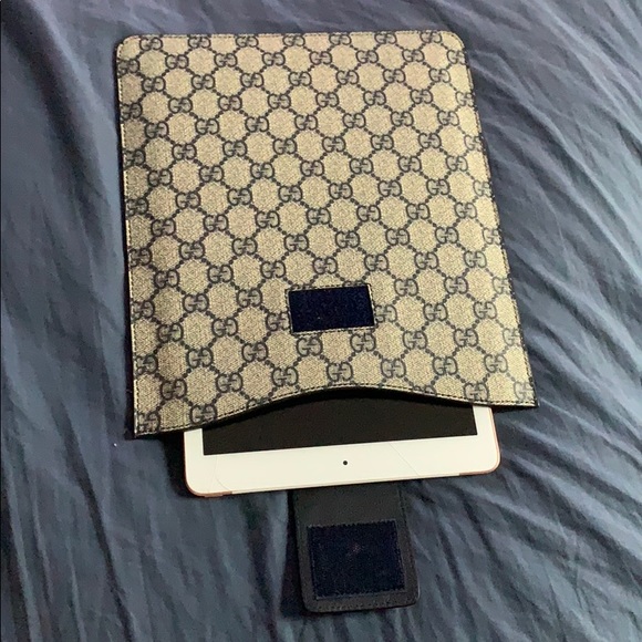 Authentic GUCCI case for Ipad/tablet - Like NEW - Picture 4 of 5